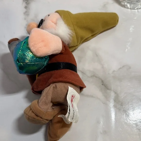 Disney Snow White & the 7 Dwarf Bean Bag Plush with Gem - Doc NWOT - Picture 5 of 14